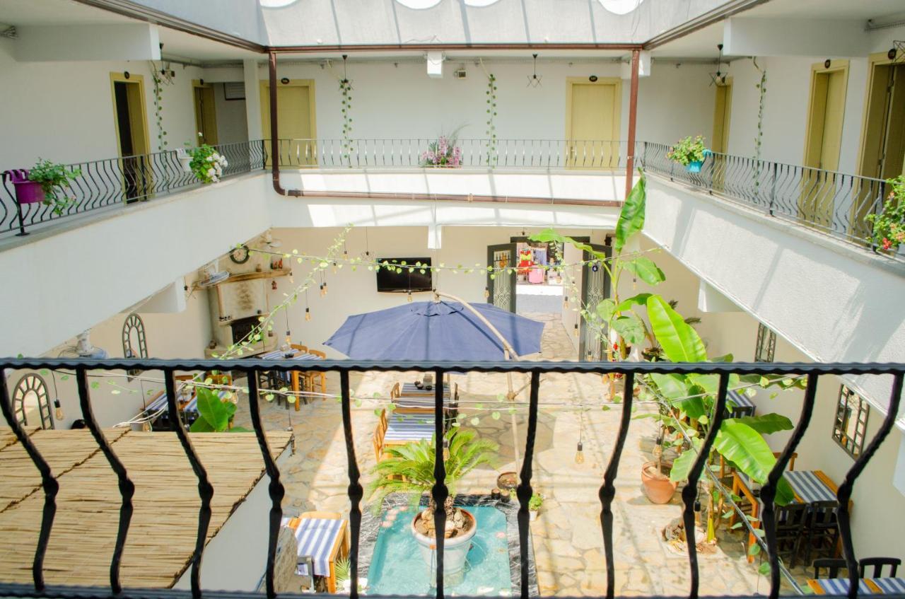 1989 Hotel Sebat Çeşme Extérieur photo